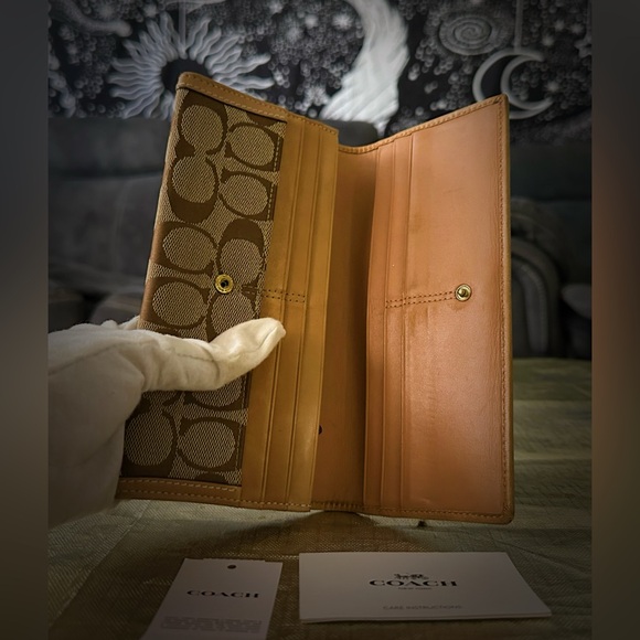 Vintage Y2K Coach Brown and Yellow Tapestry Decor clutch wallet ❌60% OFF SALE❌ - Picture 7 of 16